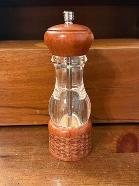 Wood & Acrylic Pepper Mill Vintage